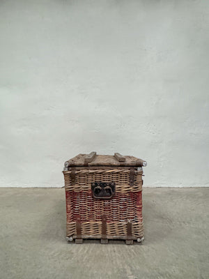 Basket trunk