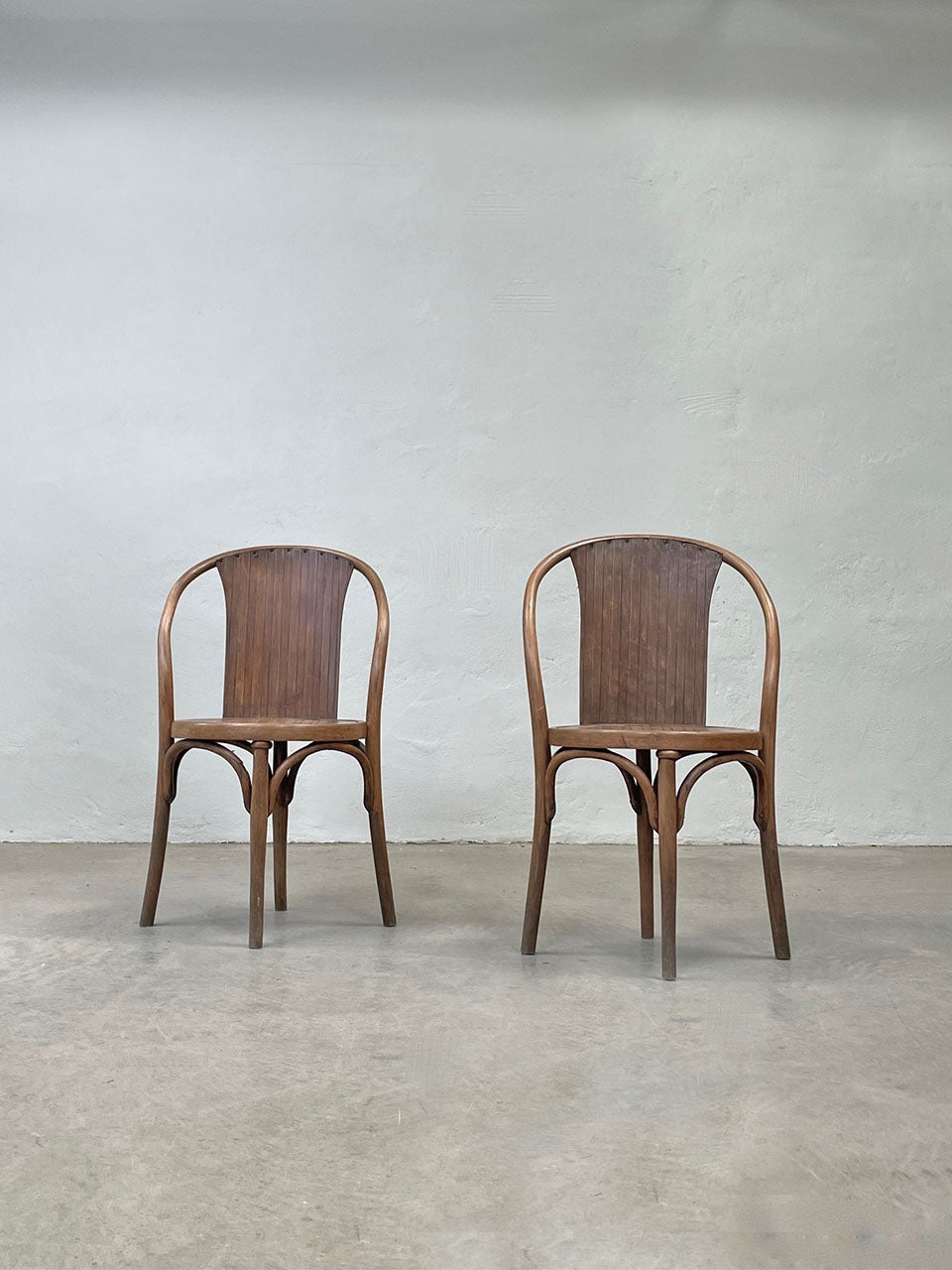 Pair of Kohn chairs (Reserved)