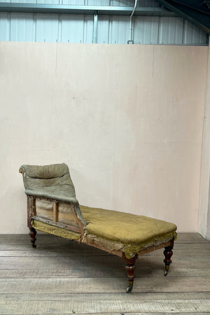 Chaise longue (restored and re-upholstered, excl. fabric)