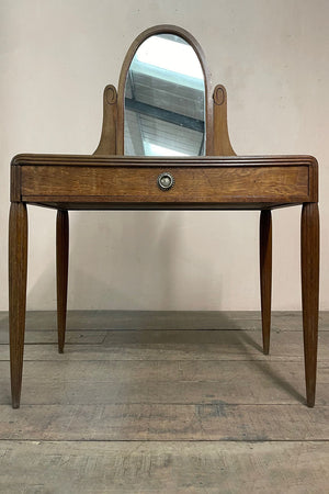 Fluted legs dressing table
