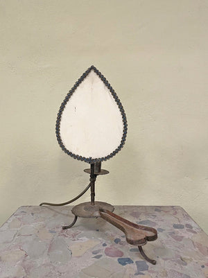 Shield table lamp