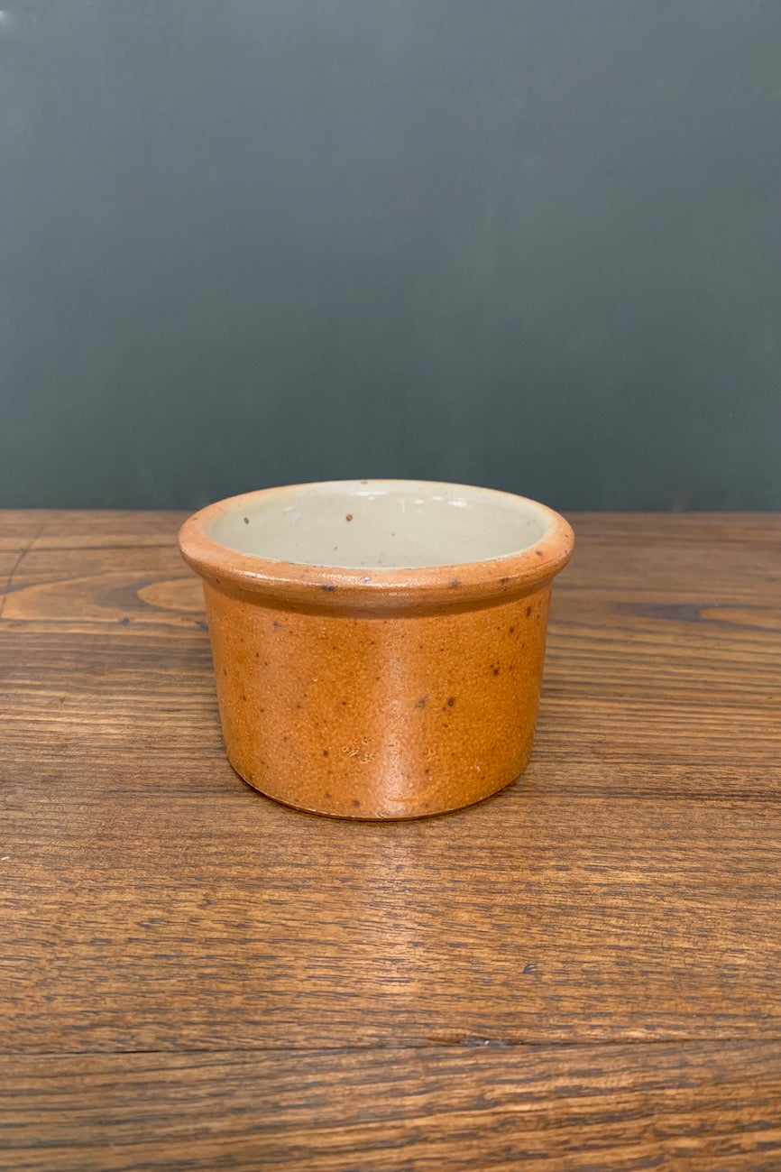 Simple stoneware pot