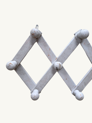 Folding rack (Reserved)