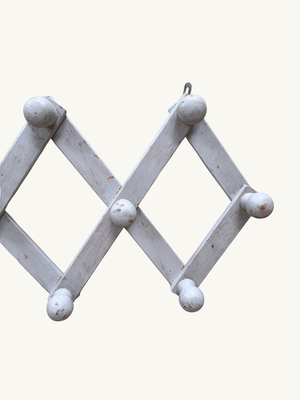 Folding rack (Reserved)