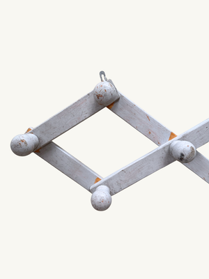 Folding rack (Reserved)
