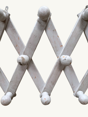 Folding rack (Reserved)