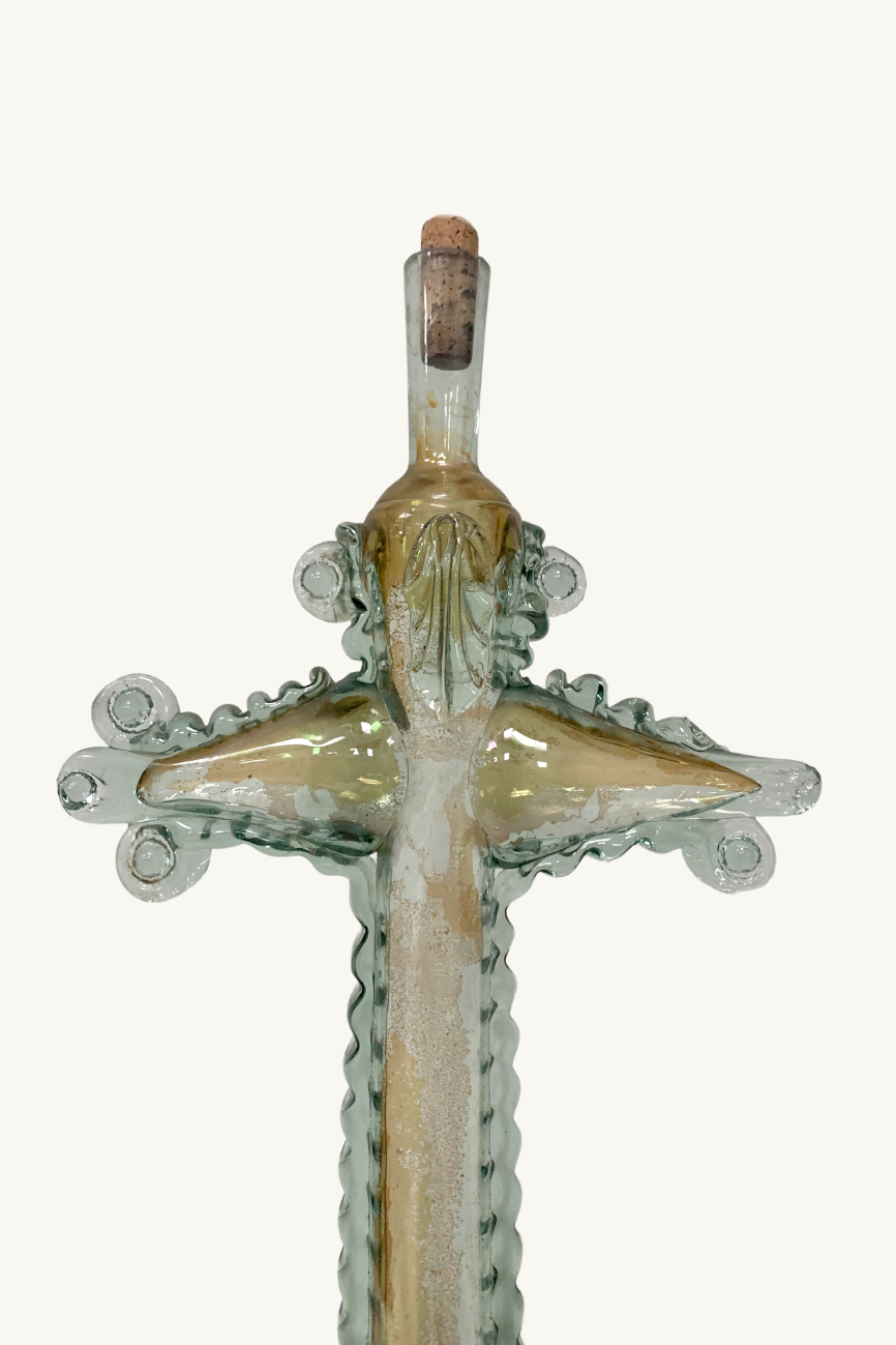 Cross-shaped carafe