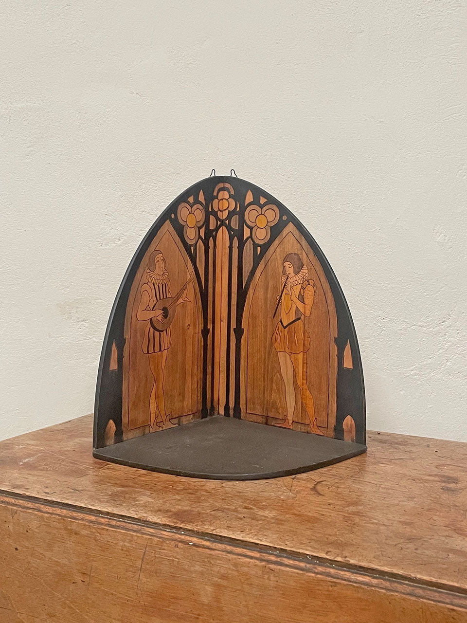 Small corner shelf / niche