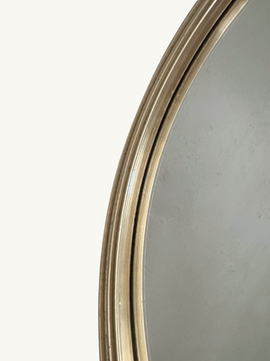 Round mirrored tray