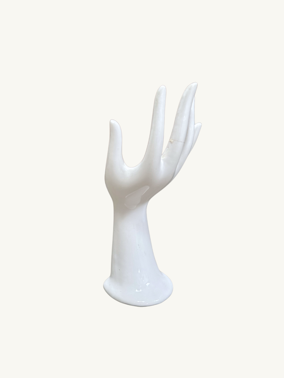 Porcelain ring holder