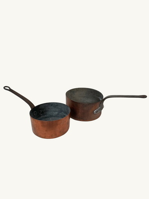 Shallow copper saucepan