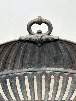 Clam shaped fire basket (Reserved)