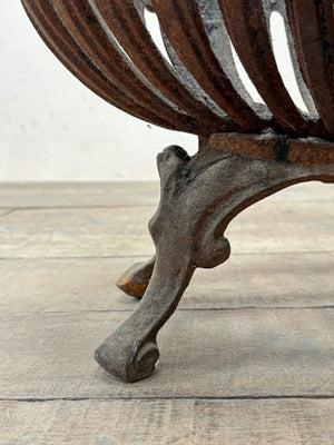 Clam shaped fire basket (Reserved)