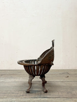 Clam shaped fire basket (Reserved)
