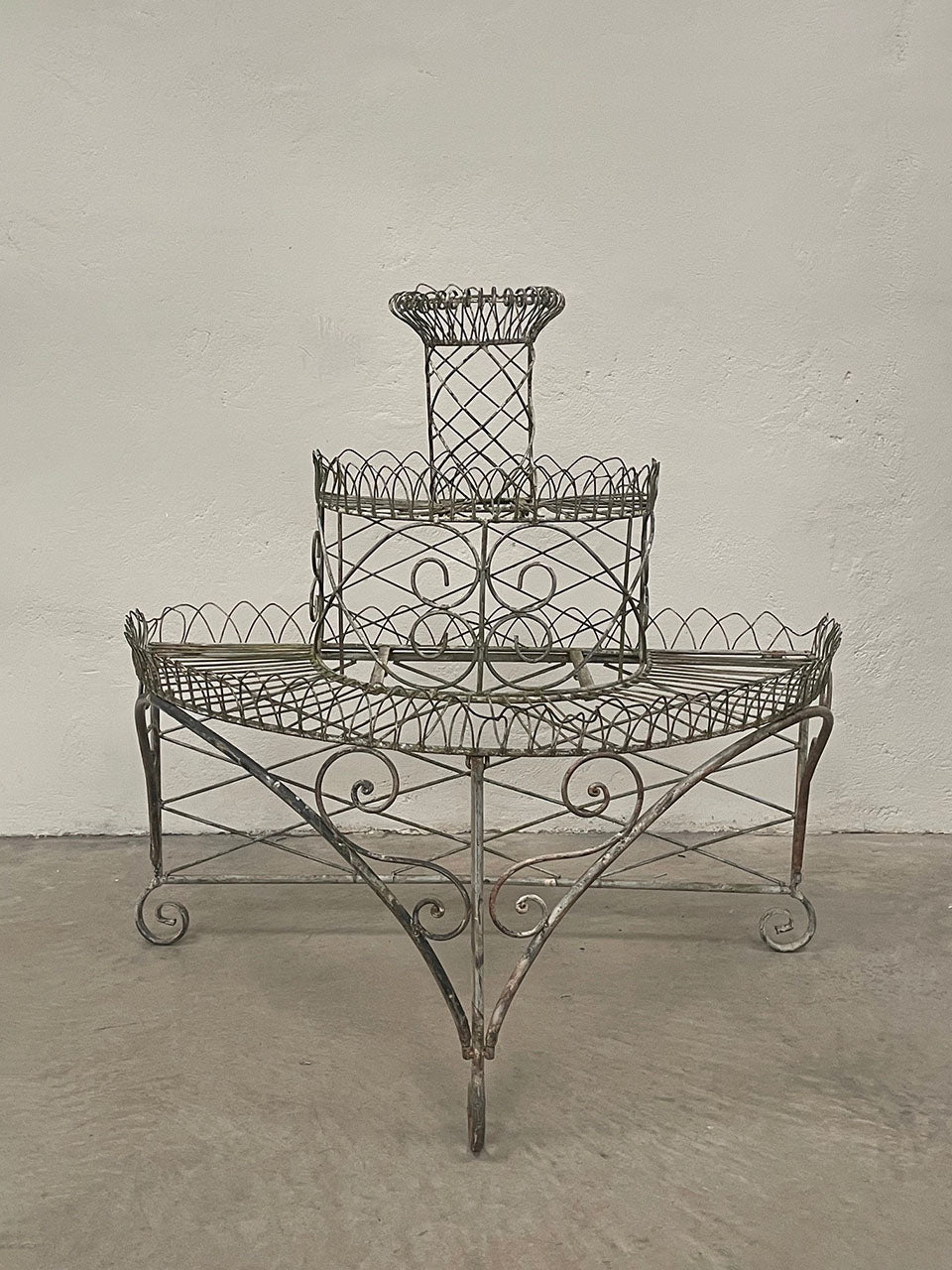 Garden etagere