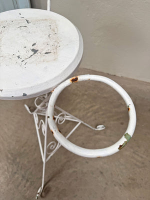 Metal pot stand (Reserved)