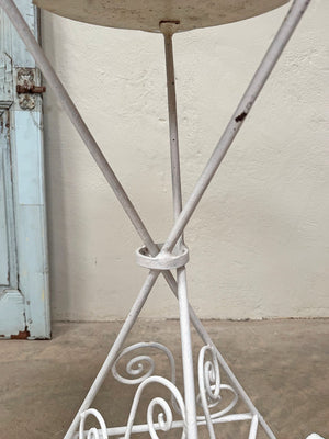 Metal pot stand (Reserved)
