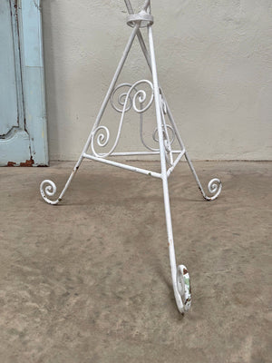 Metal pot stand (Reserved)