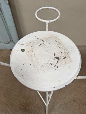 Metal pot stand (Reserved)
