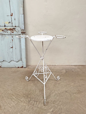 Metal pot stand (Reserved)