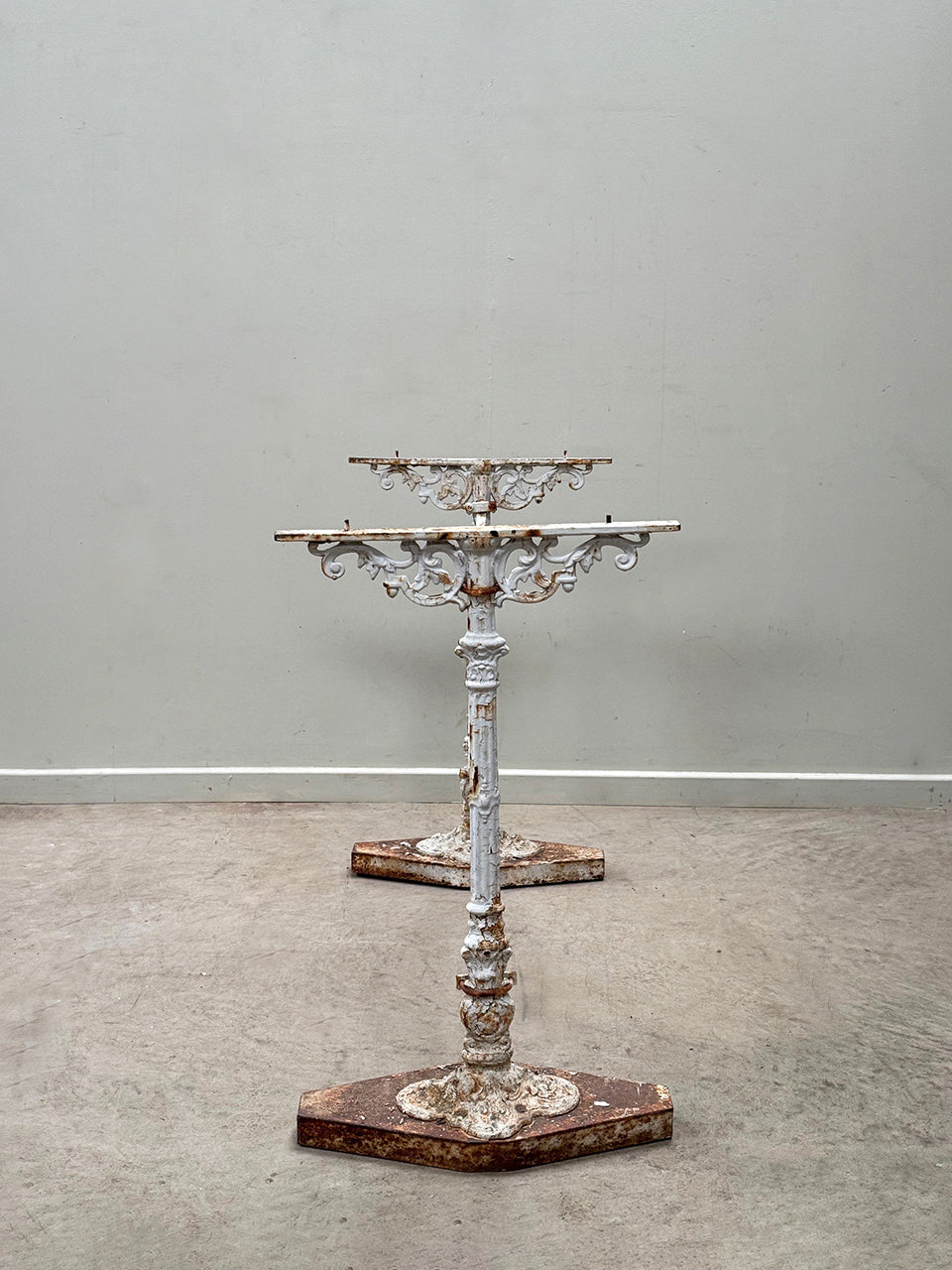 Cast iron bistro table base