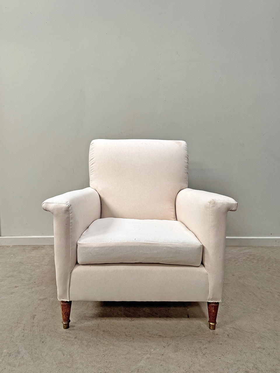 20th century armchair with flat armrests