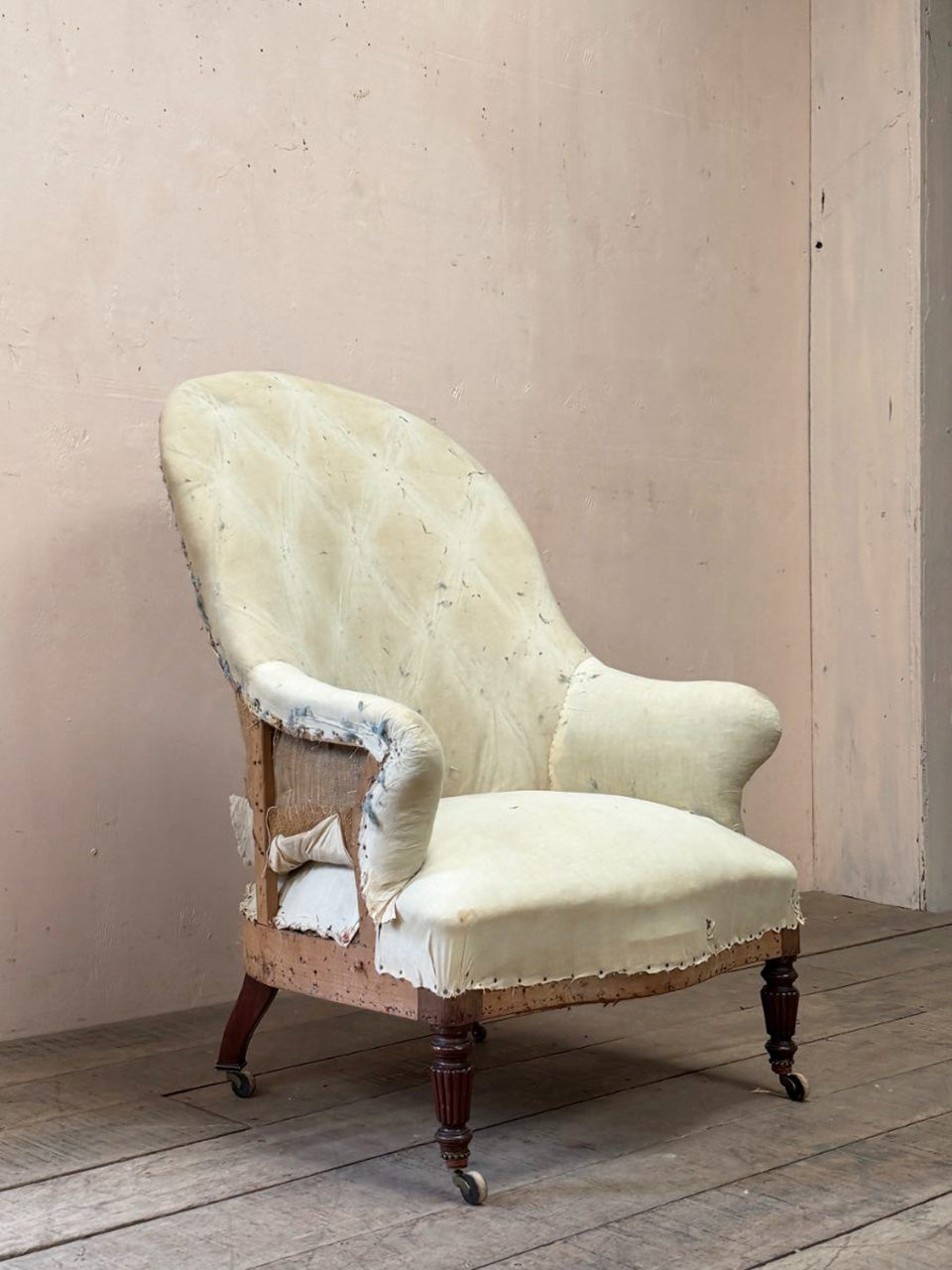 High back armchair with fluted legs