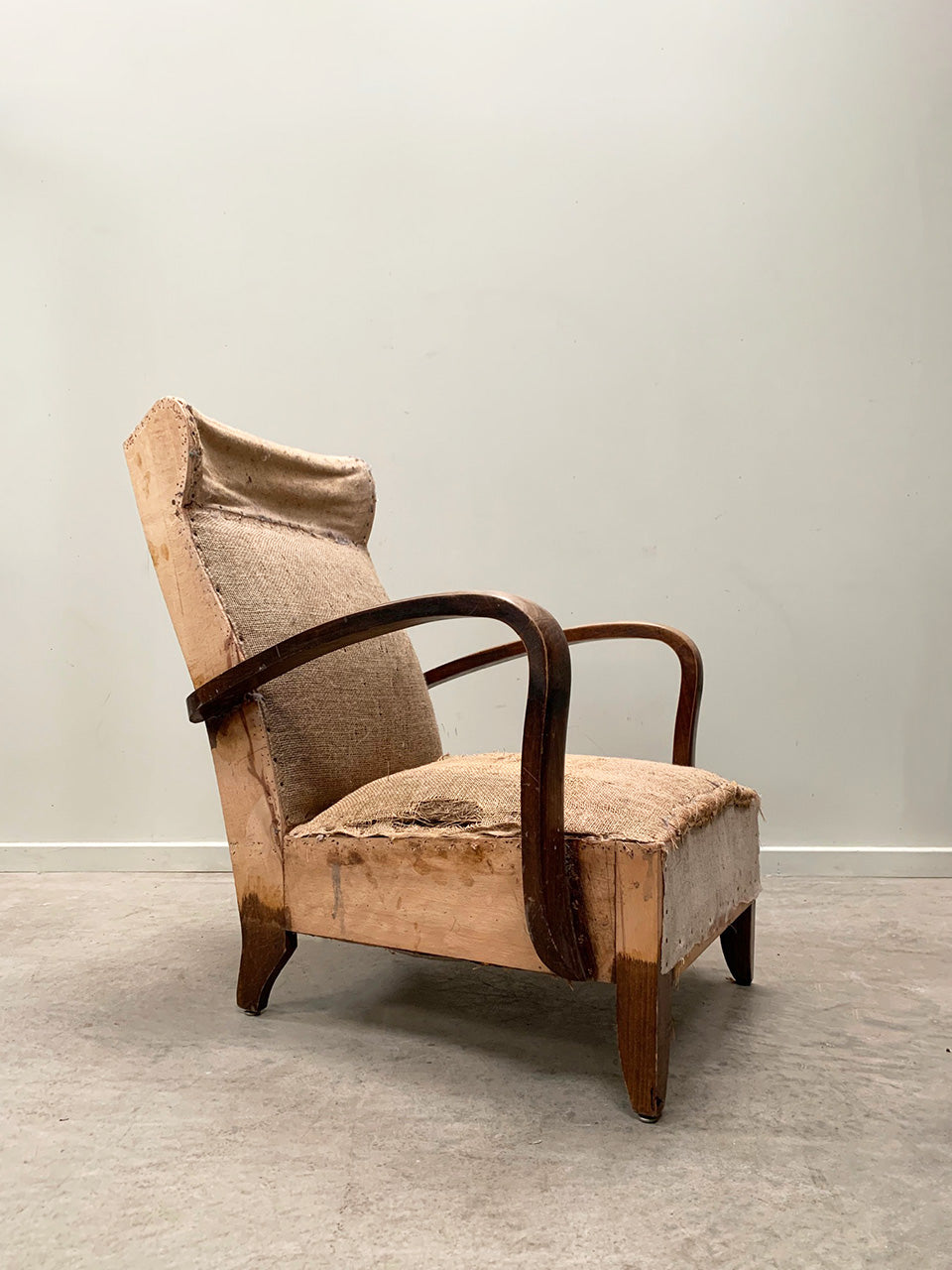 Curved open armchair with headrest 'as is'