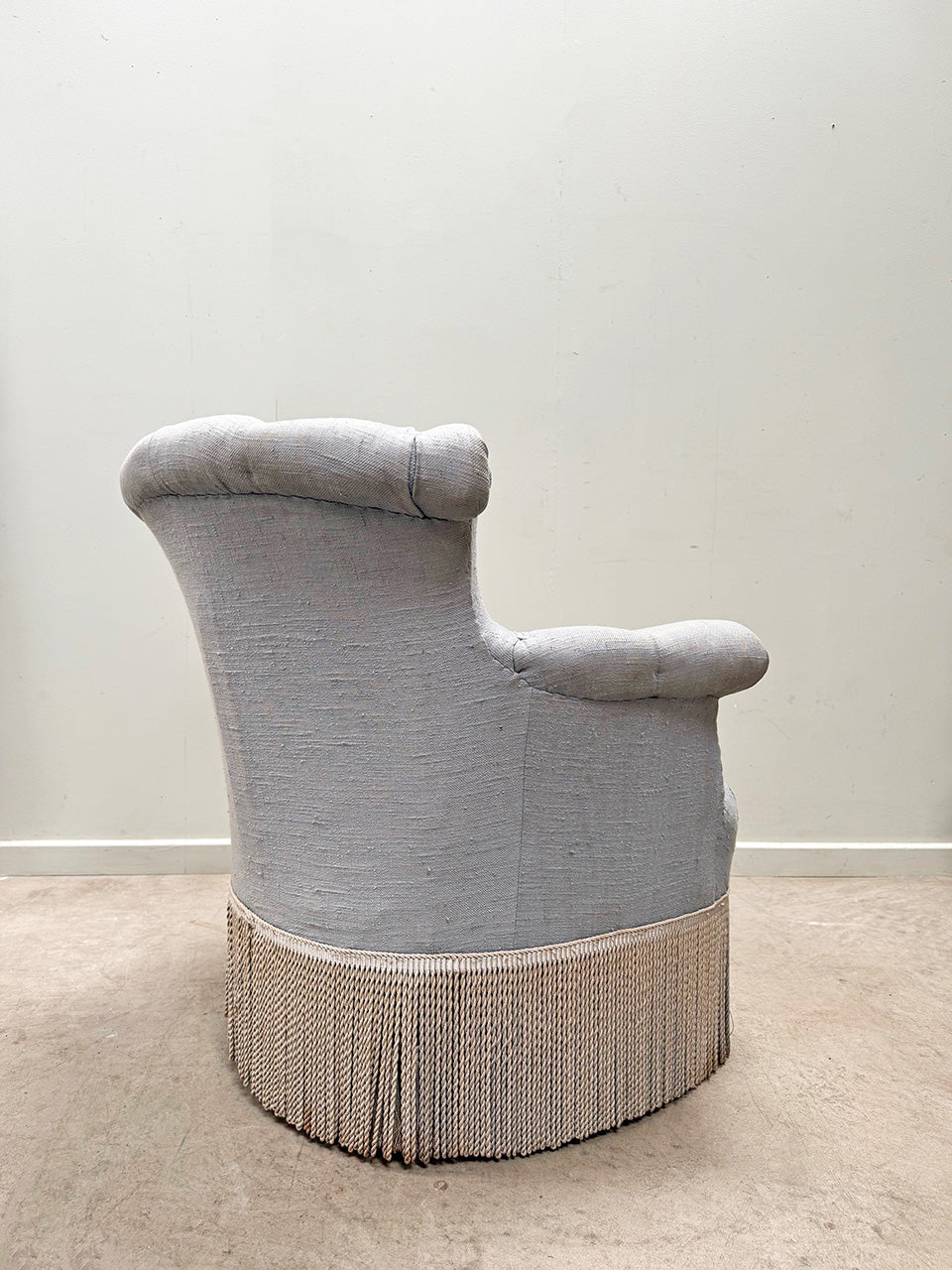Pair of blue deep buttoned chapeau armchairs