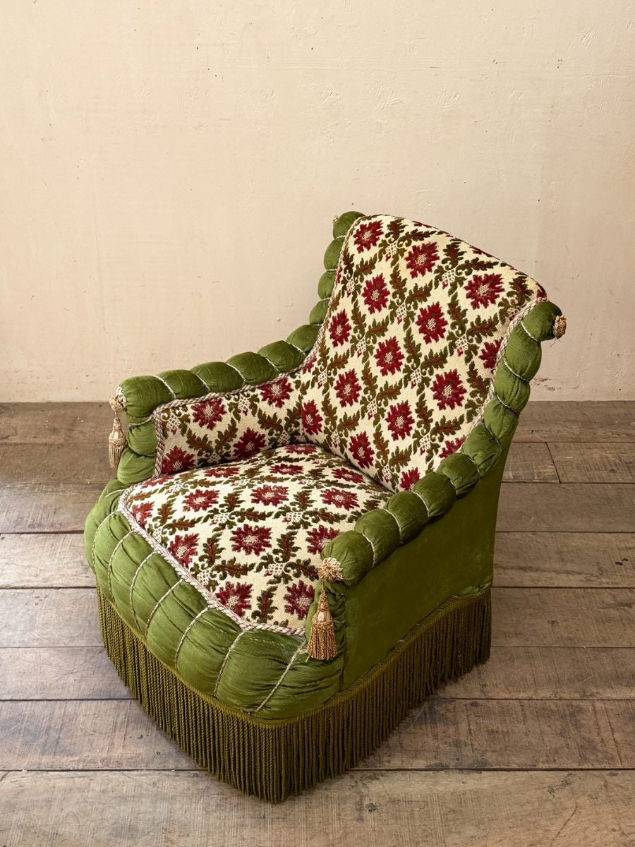 Scroll back armchair with rope edge