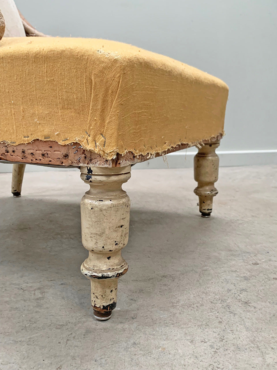 Square back slipper chair