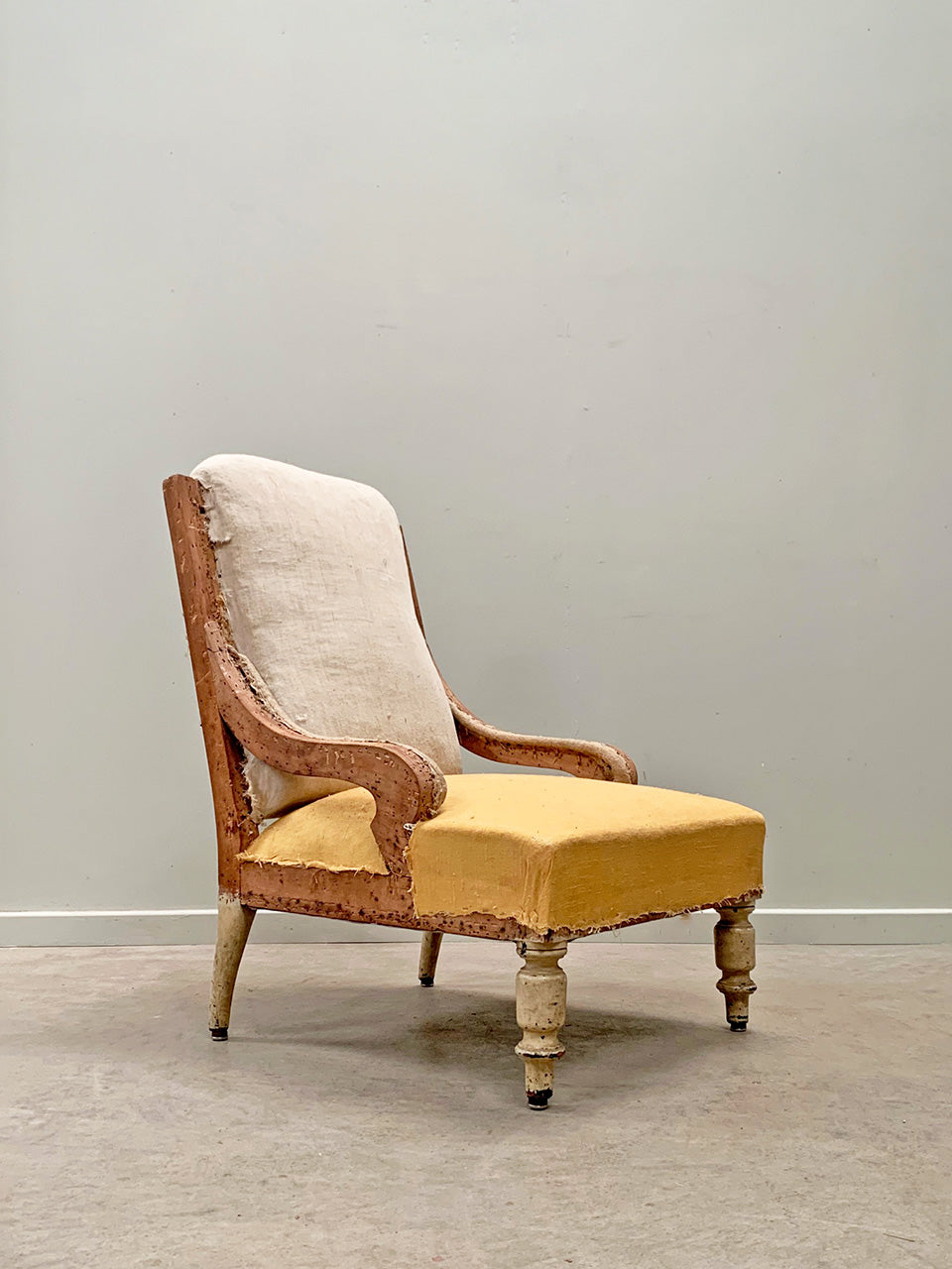Square back slipper chair