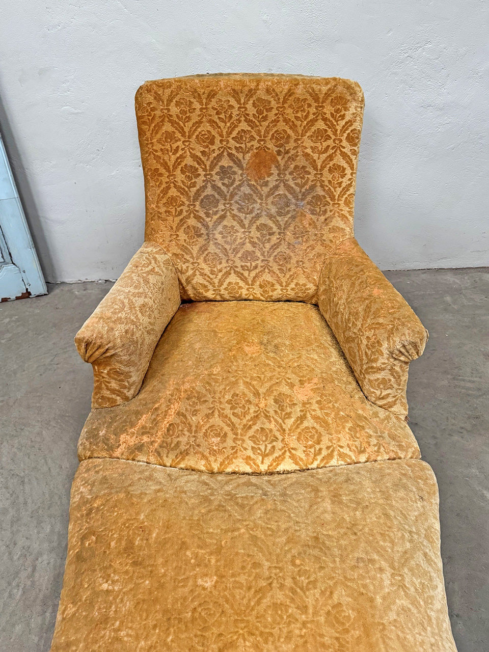 Armchair and footstool (set)