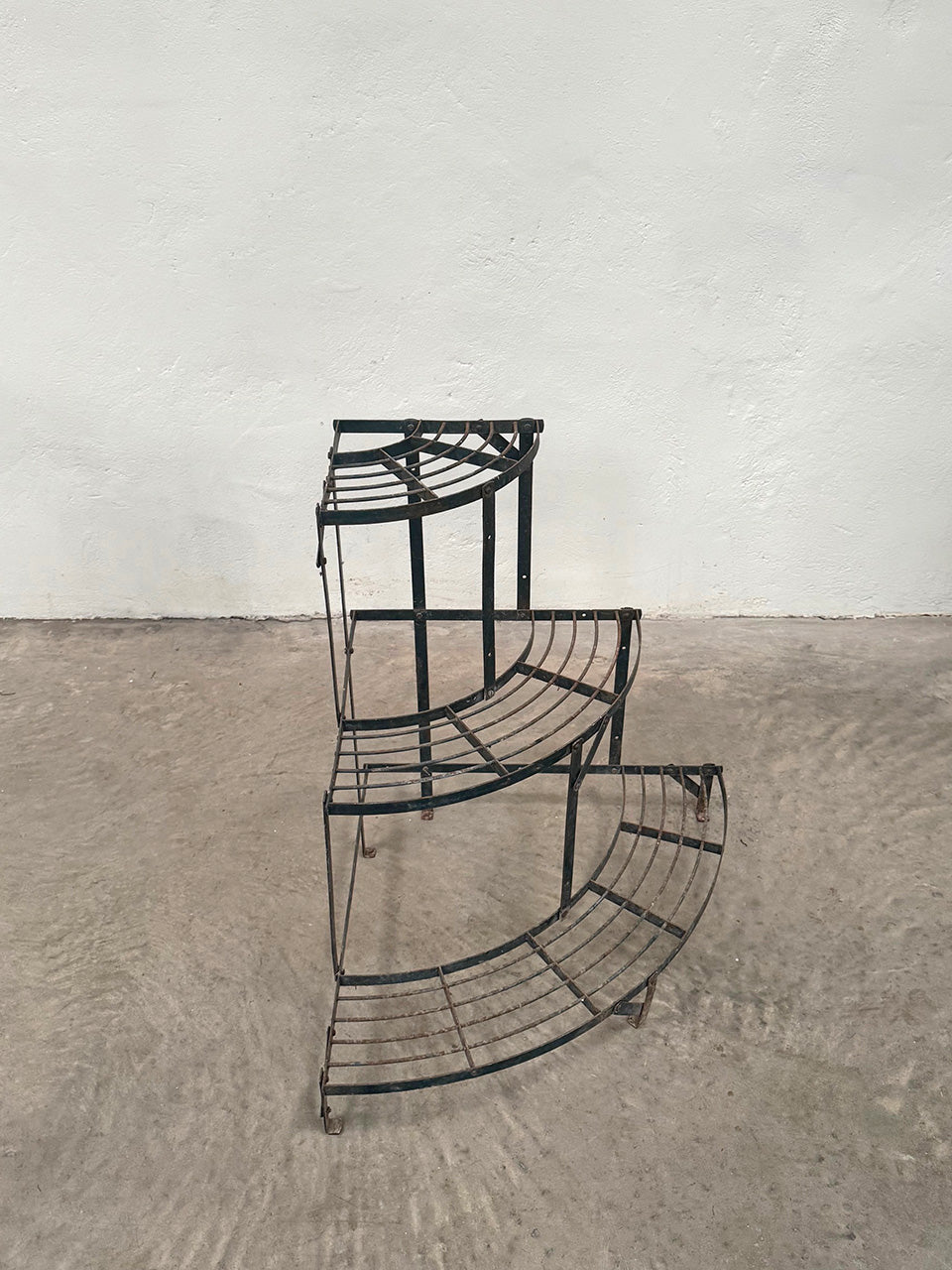 Corner garden etagere