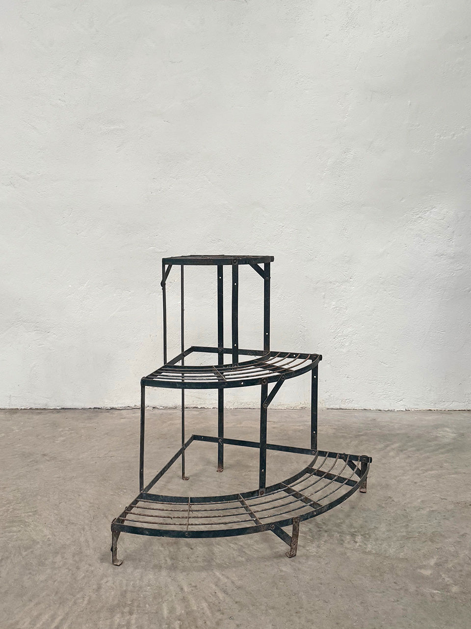 Corner garden etagere