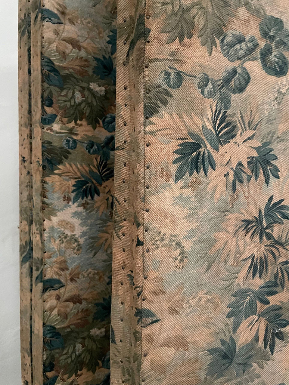 6-panel fabric screen (Reserved)