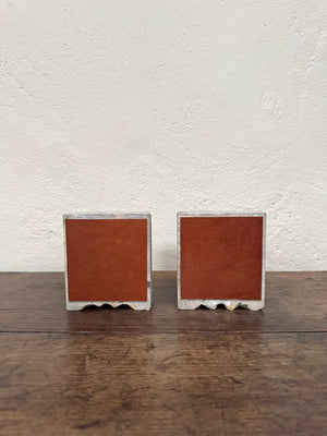 Acorn bookends