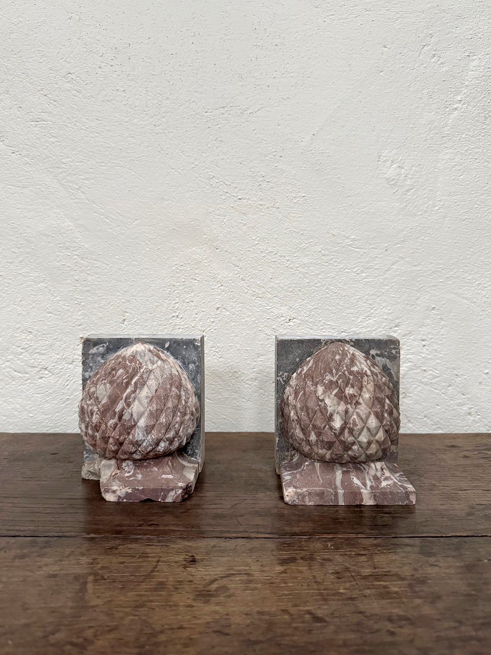 Acorn bookends