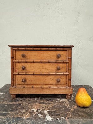 Apprentice chest of drawers