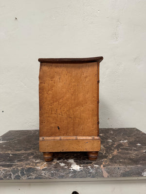 Apprentice chest of drawers