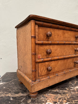 Apprentice chest of drawers