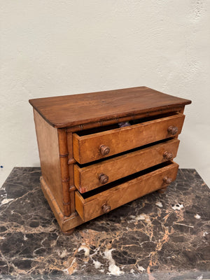 Apprentice chest of drawers