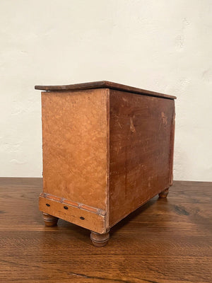 Scale model chest of drawers