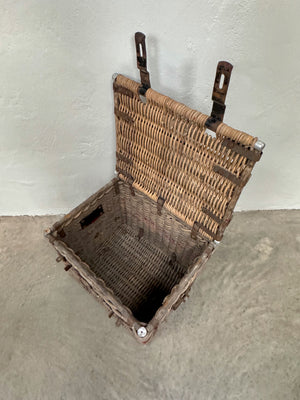 Basket trunk