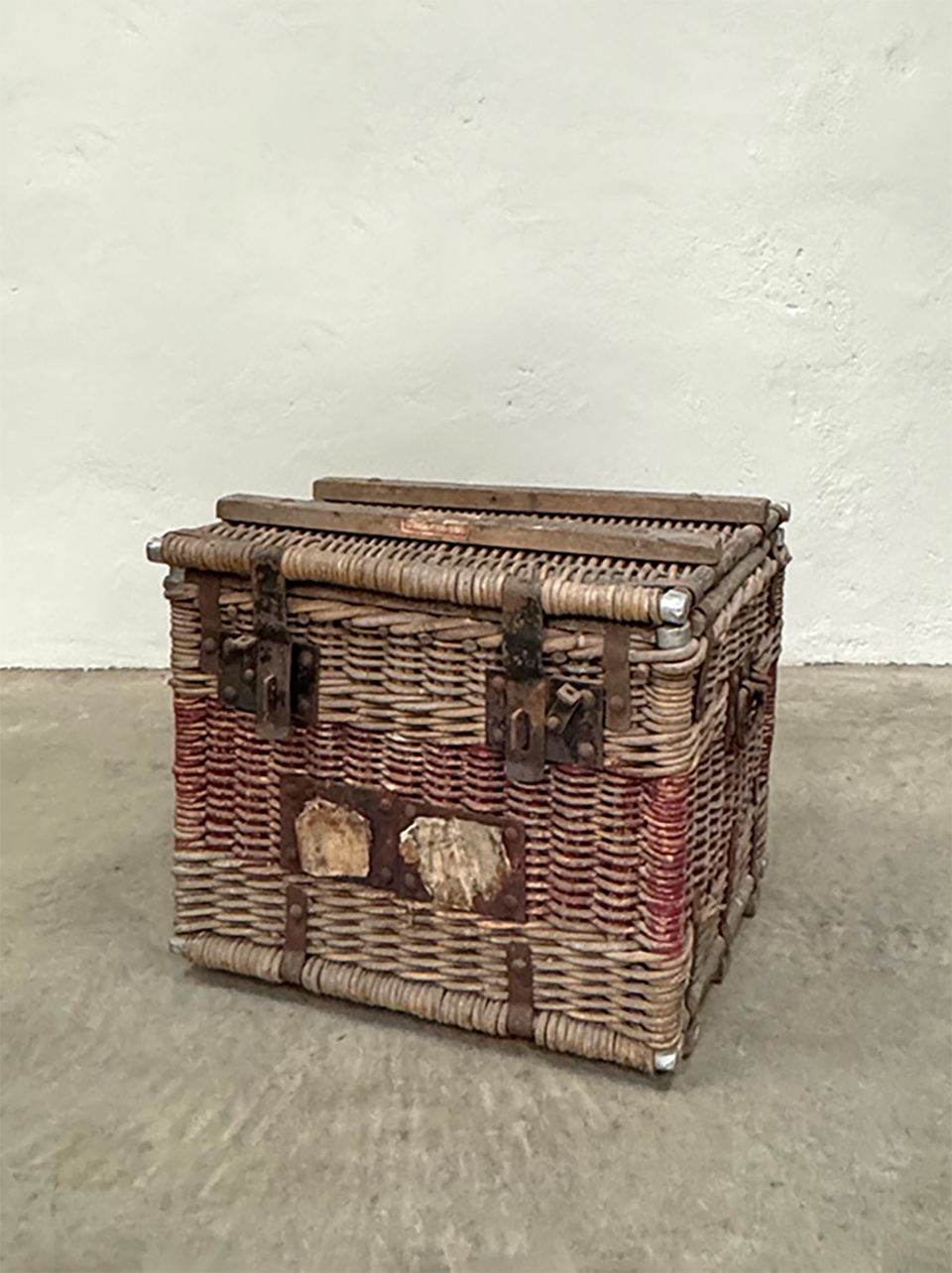 Basket trunk