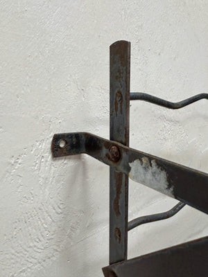 Wine bottle rack