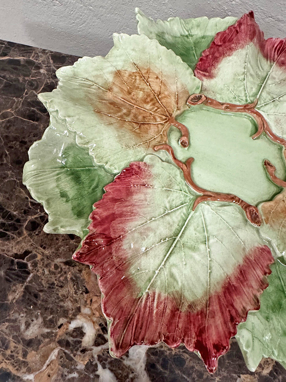 Leaf design centrepiece
