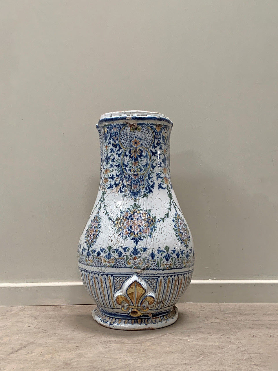 Wall hung fountain