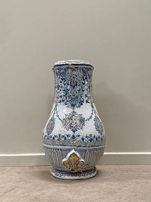 Wall hung fountain