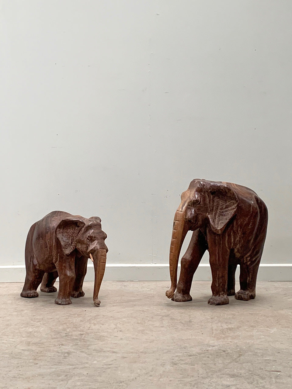 Carved elephants (each)